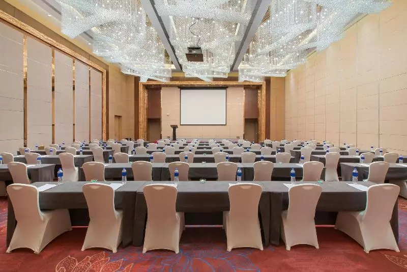 Hotelli Crowne Plaza Shanghai Noah Square By Ihg