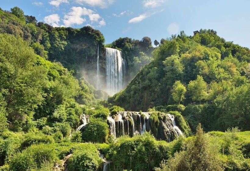 هتل Del Lago Piediluco Active & Spa