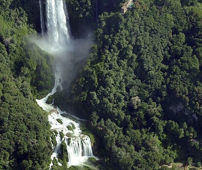 هتل Del Lago Piediluco Active & Spa