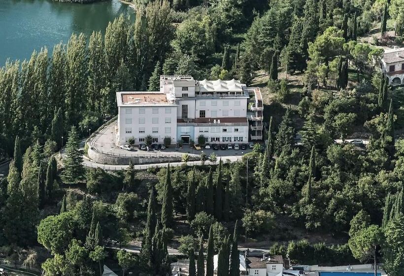 هتل Del Lago Piediluco Active & Spa