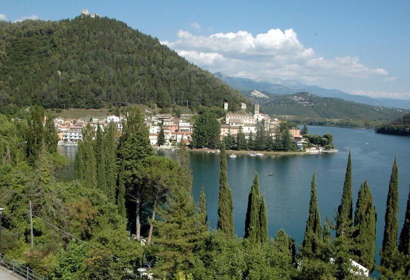 هتل Del Lago Piediluco Active & Spa