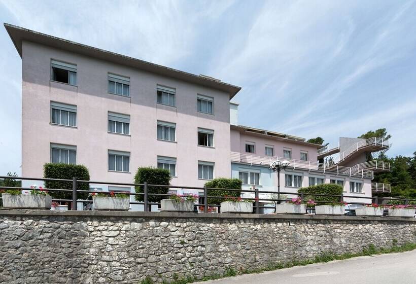 هتل Del Lago Piediluco Active & Spa