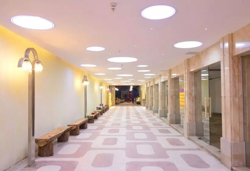 Holiday Beach Hotel Danang