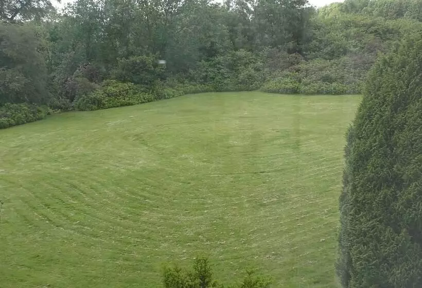 هتل Kirroughtree Country House B&b