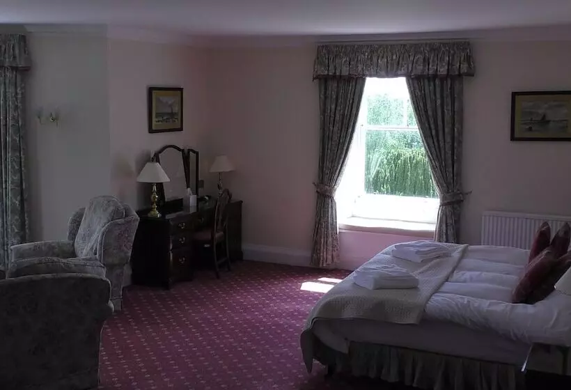 هتل Kirroughtree Country House B&b