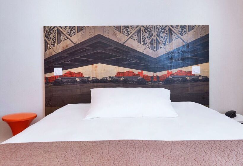 فندق Demain Hôtel & Conciergerie