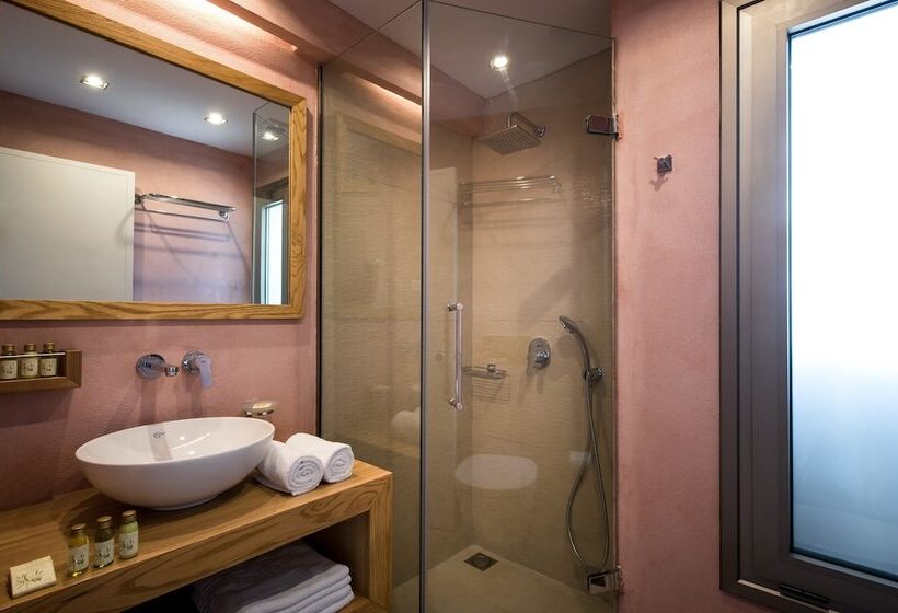 فندق Petra Beach