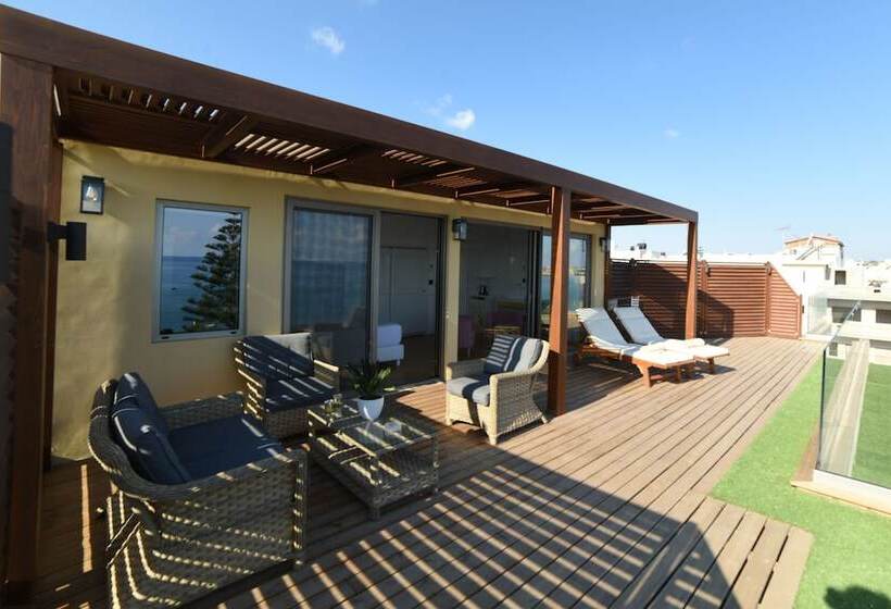 فندق Petra Beach