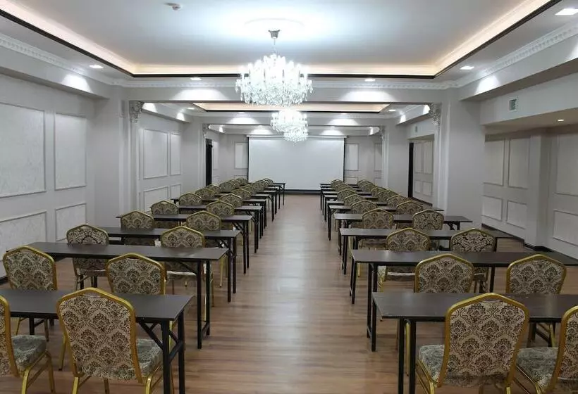 Reikartz Park Astana Ex Royal Park Hotel & Spa