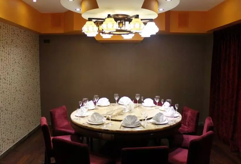 Reikartz Park Astana Ex Royal Park Hotel & Spa