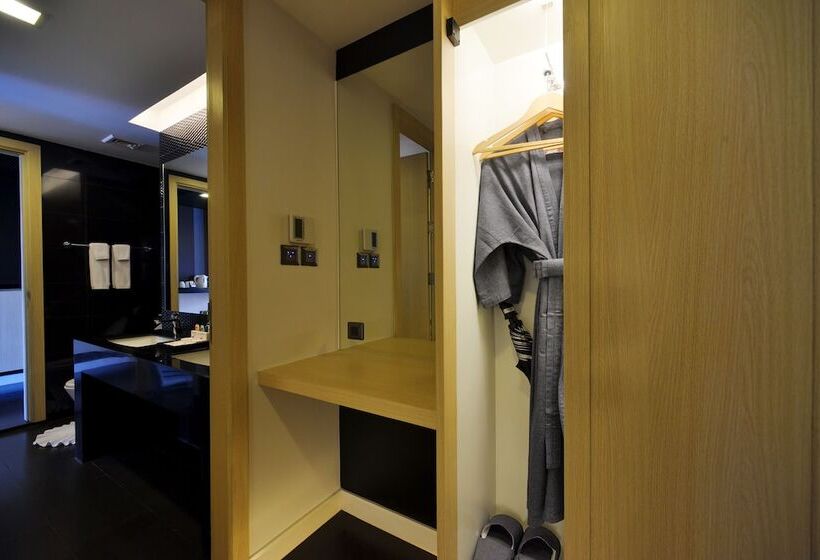 Sleep With Me Hotel Design Hotel @ Patong