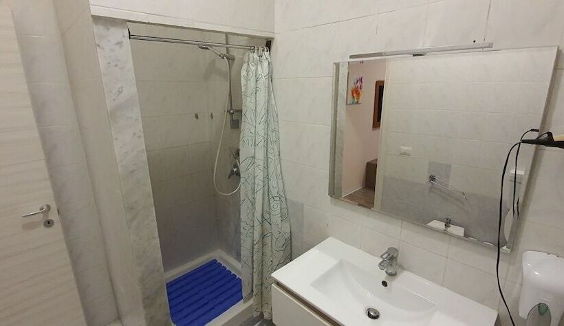 Отель Bed And Fly Aeroporto Fontanarossa Reception H24