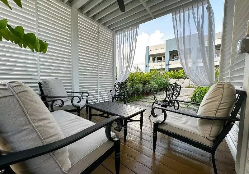 هتل Blue Haven Holiday Apartments