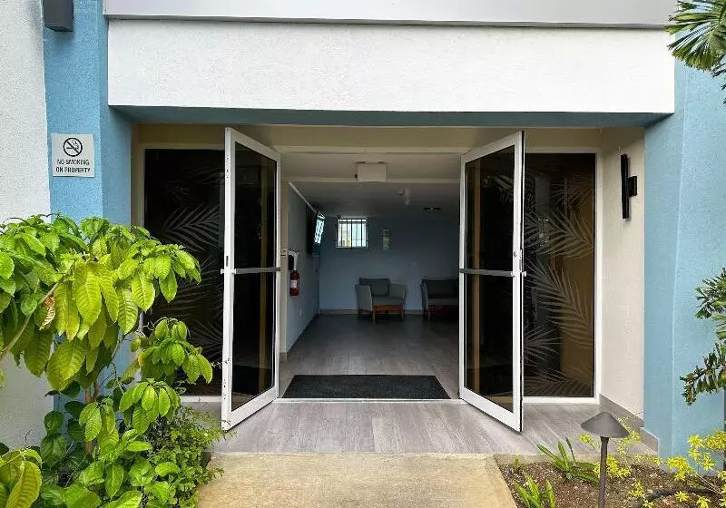 هتل Blue Haven Holiday Apartments