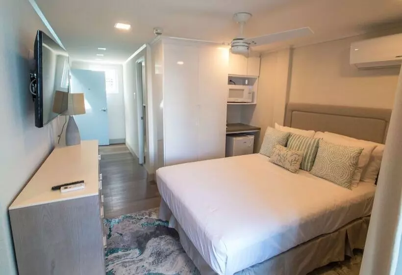 هتل Blue Haven Holiday Apartments