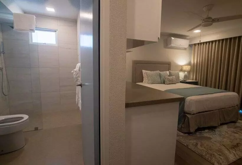 هتل Blue Haven Holiday Apartments