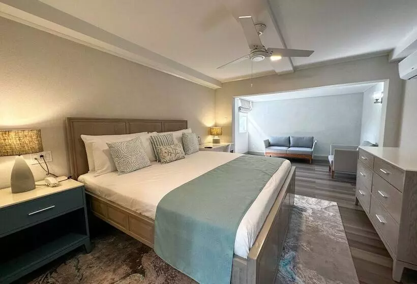 هتل Blue Haven Holiday Apartments