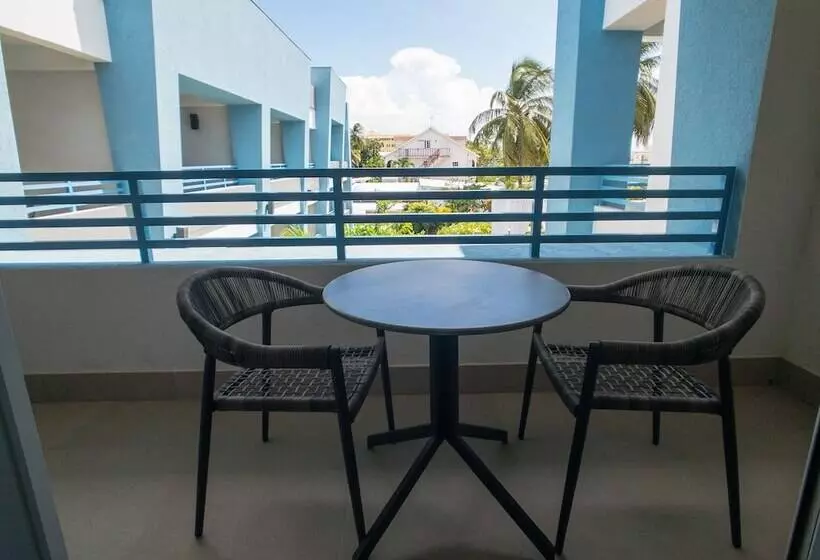 هتل Blue Haven Holiday Apartments