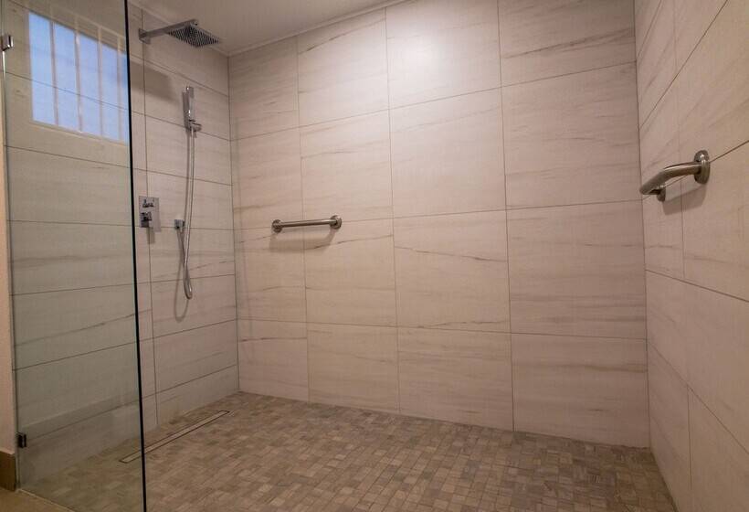 هتل Blue Haven Holiday Apartments