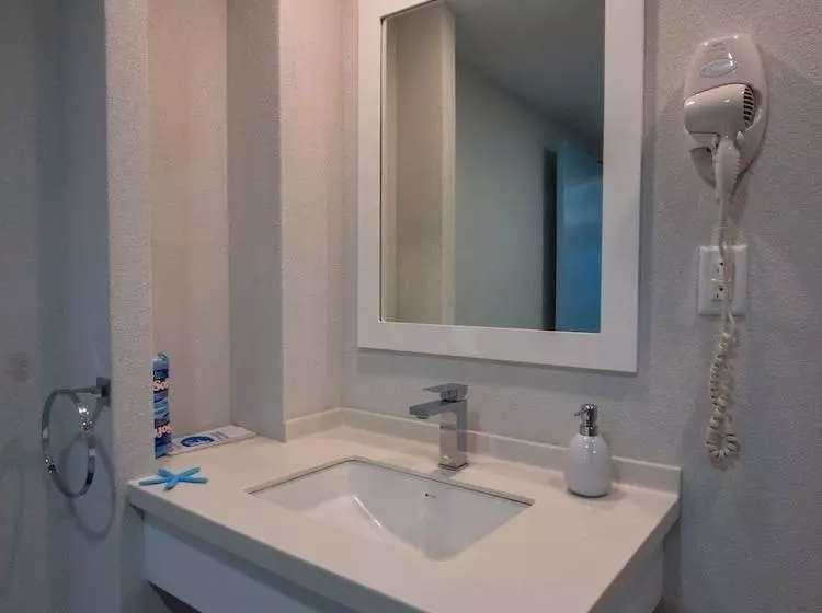 هتل Blue Haven Holiday Apartments