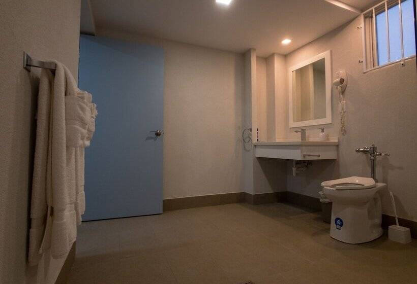 هتل Blue Haven Holiday Apartments