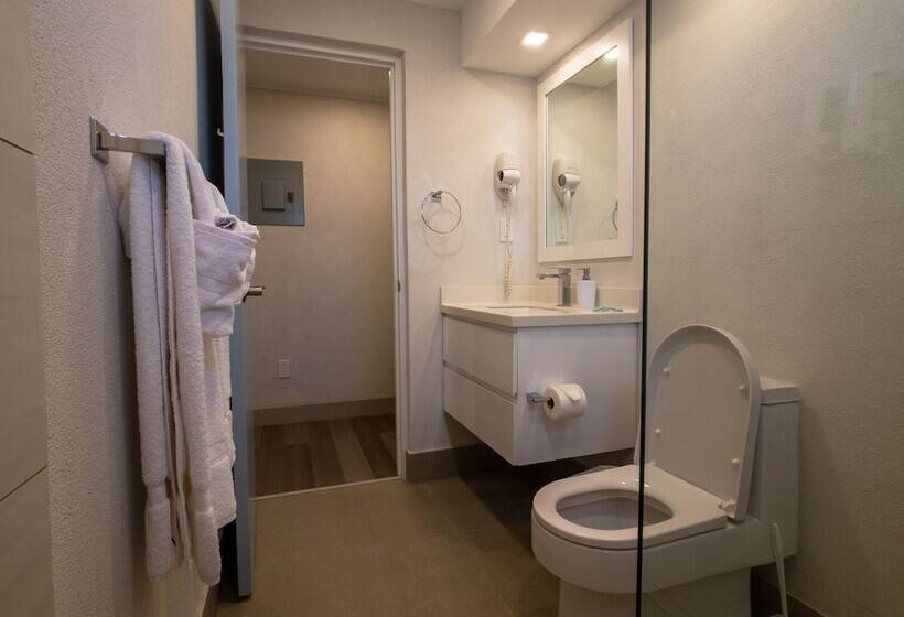 هتل Blue Haven Holiday Apartments