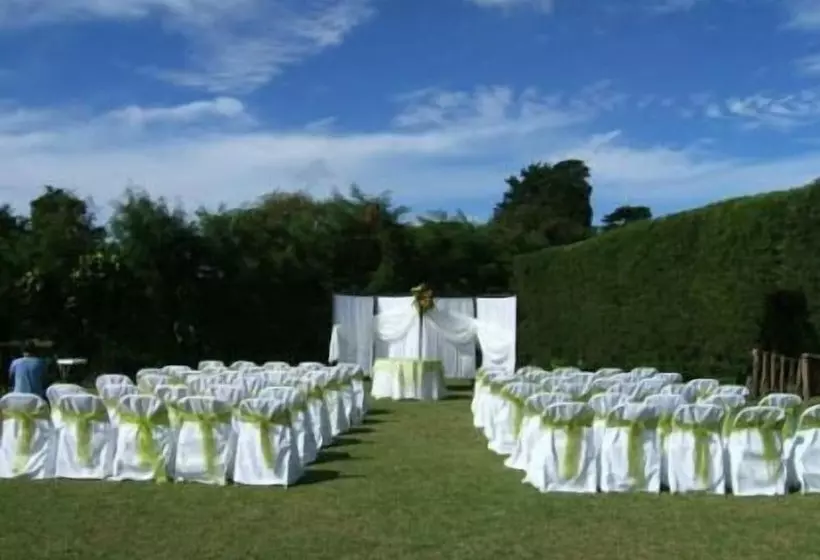 Hotelli Villas Cipreses   Hostel