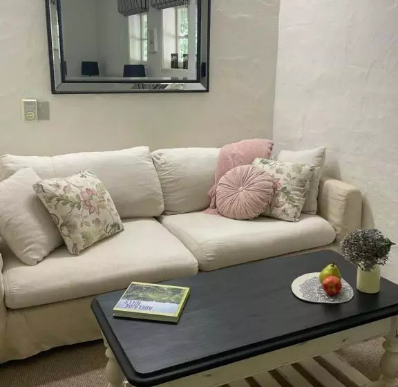 Fleetwood Cottage Bed And Breakfast