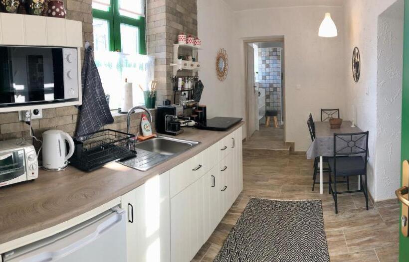 פנסיון Ladislaus Schnaps Haus Falusi Vendégház