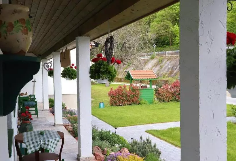 Majatalo Ladislaus Schnaps Haus Falusi Vendégház