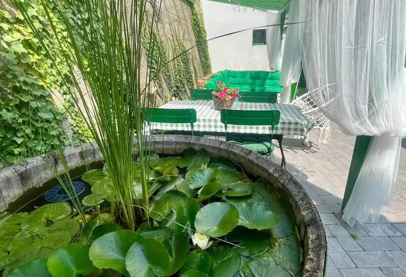 Majatalo Ladislaus Schnaps Haus Falusi Vendégház