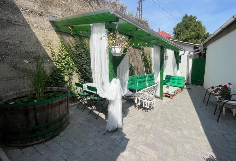 بنسيون Ladislaus Schnaps Haus Falusi Vendégház