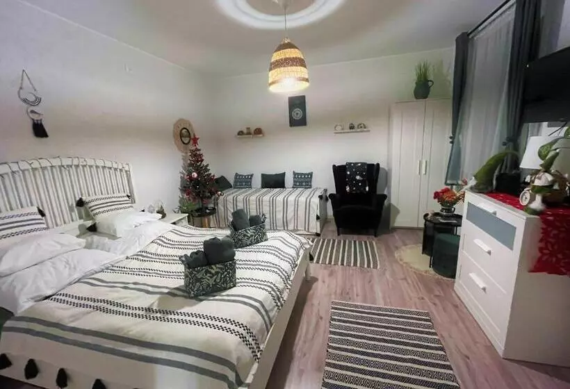 Majatalo Ladislaus Schnaps Haus Falusi Vendégház