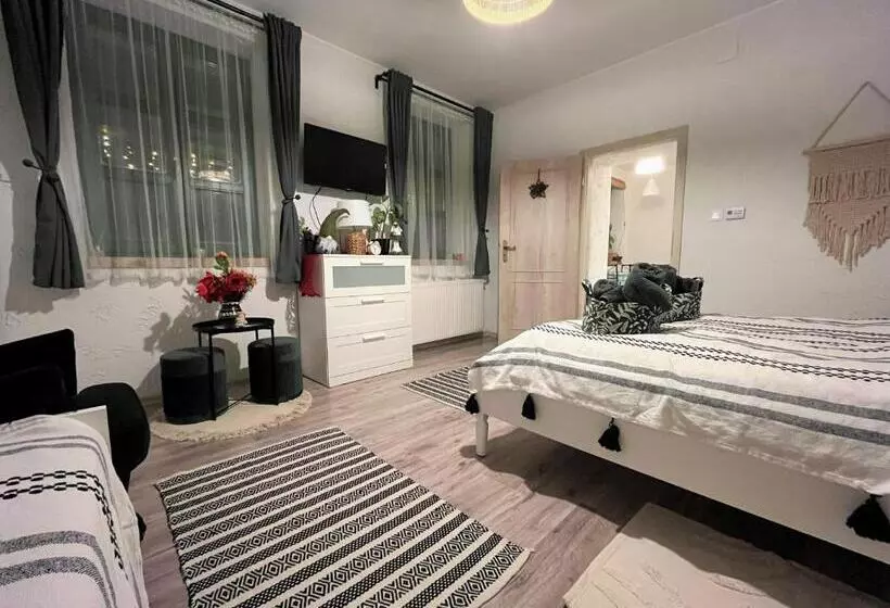 Majatalo Ladislaus Schnaps Haus Falusi Vendégház