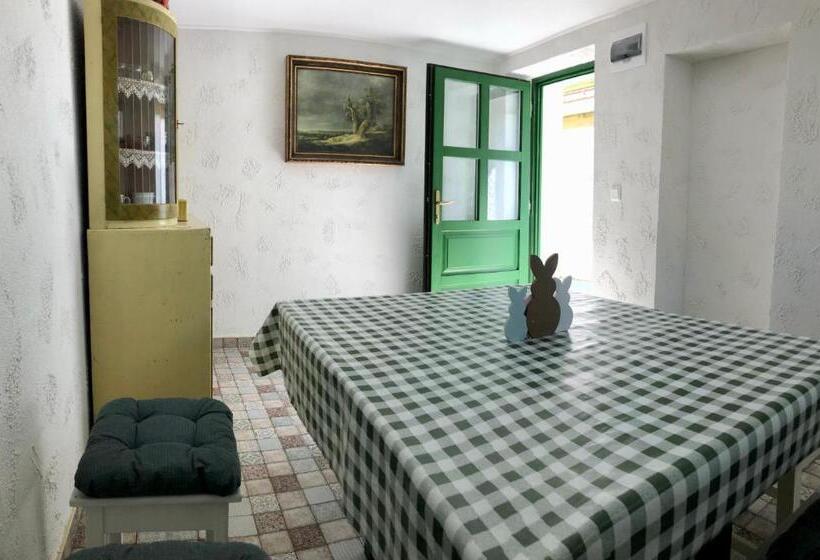 פנסיון Ladislaus Schnaps Haus Falusi Vendégház