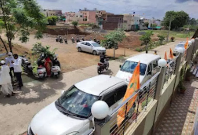 Retkeilymaja Hariram Tower,wardha