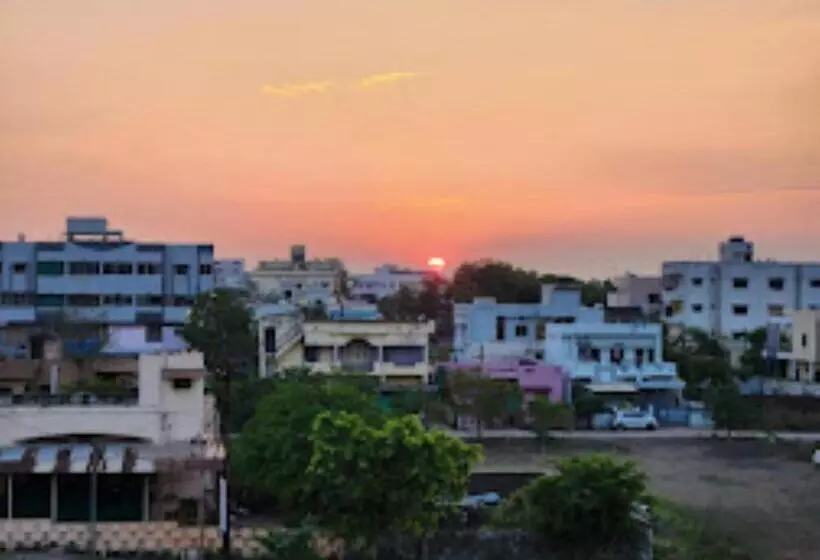 Retkeilymaja Hariram Tower,wardha