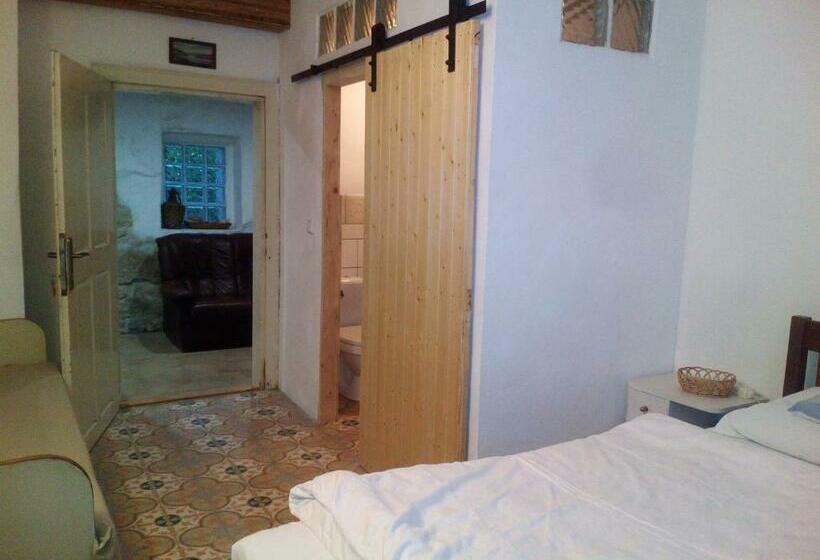 הוסטל Ubytování Pod Jilmem