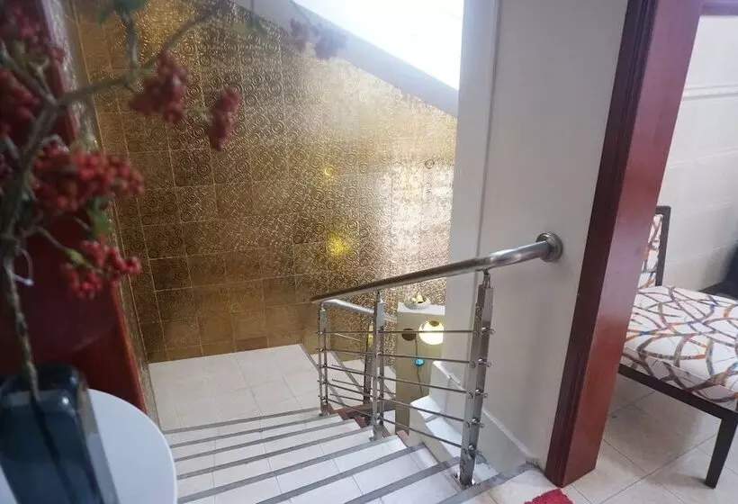 تختخواب و صبحانه Happy Ours Guest House