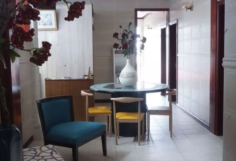 تختخواب و صبحانه Happy Ours Guest House