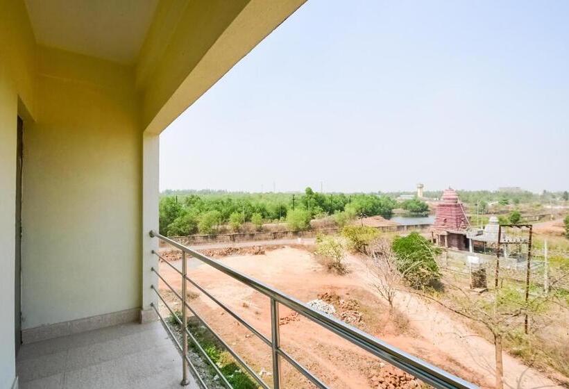 O U Tech Hotel And Restaurant