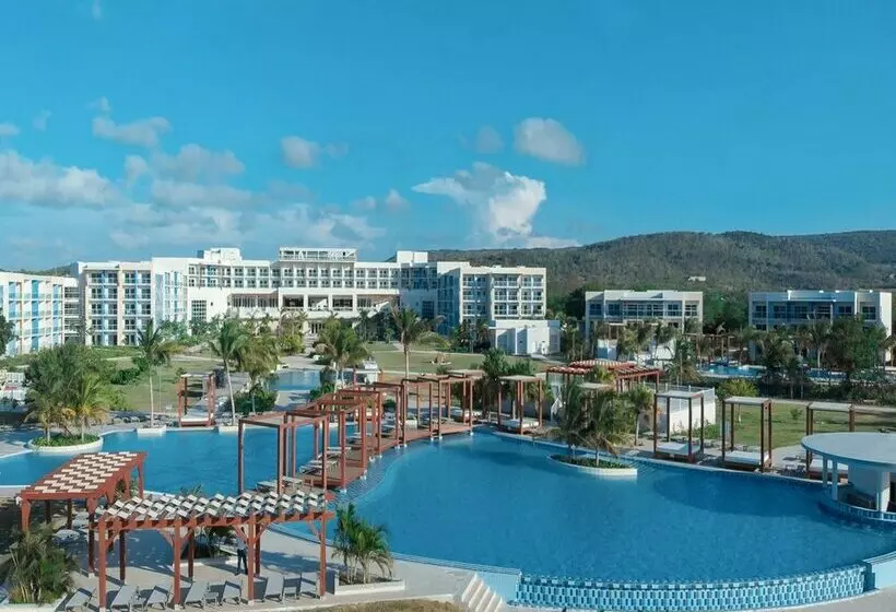 Hotelli Gran Muthu Almirante Beach