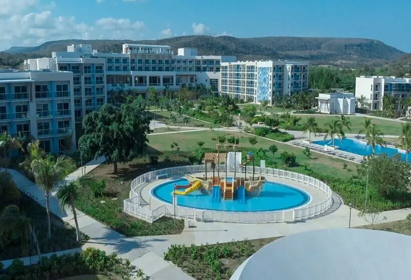 Hotelli Gran Muthu Almirante Beach