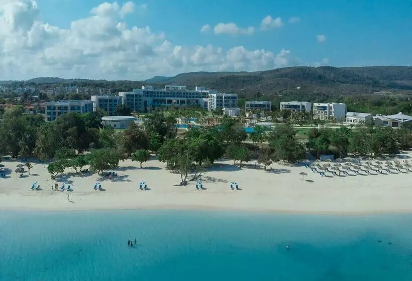 Hotelli Gran Muthu Almirante Beach