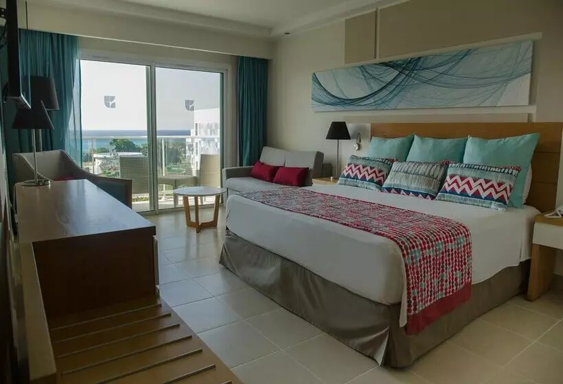 Hotelli Gran Muthu Almirante Beach