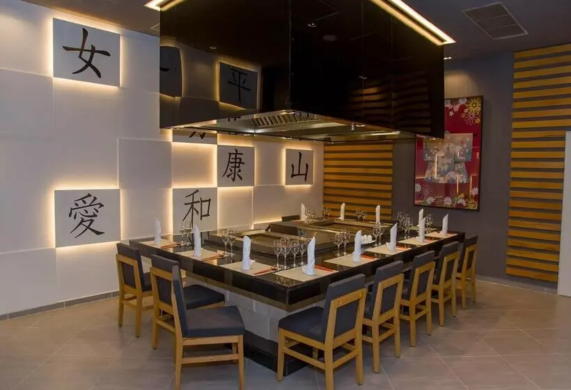 Hotelli Gran Muthu Almirante Beach