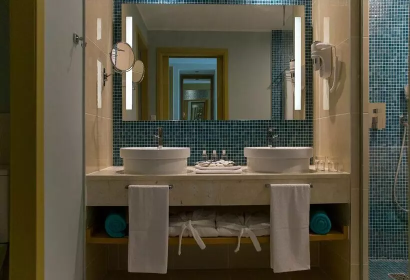 Hotelli Gran Muthu Almirante Beach