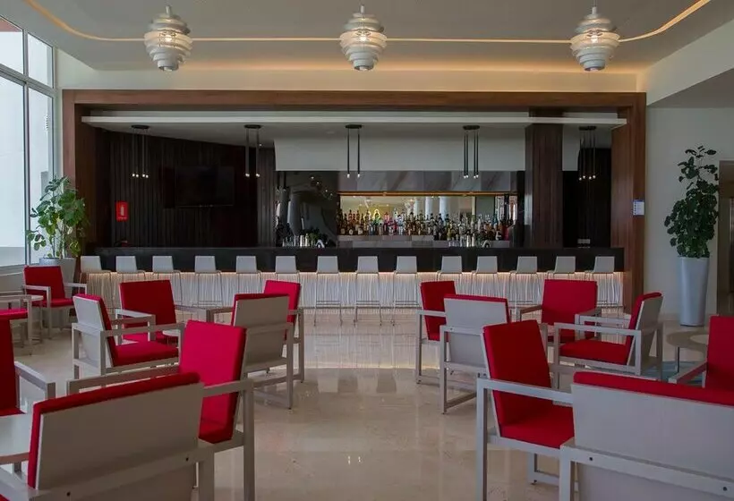 Hotelli Gran Muthu Almirante Beach