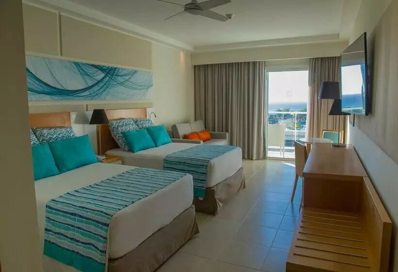 Hotelli Gran Muthu Almirante Beach
