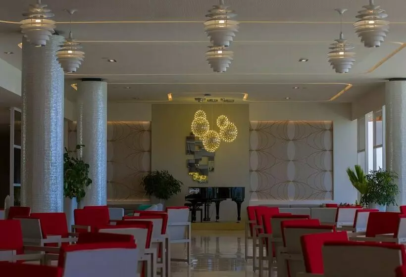 Hotelli Gran Muthu Almirante Beach